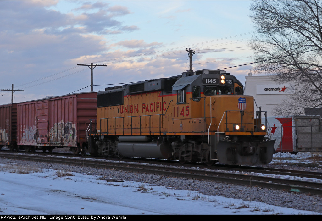 UP local returns from working Anderson with two GP60s bracketing four cars